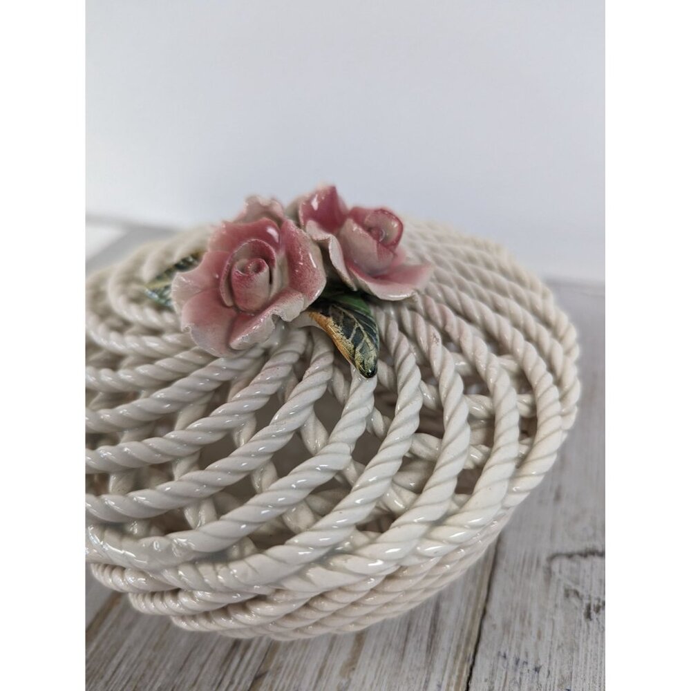 Vintage Woven Basket Weave Ceramic Covered Triniket Dish Roses Spain White Pink - Picture 3 of 9